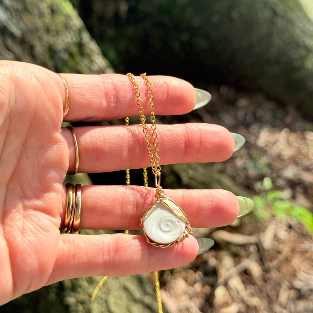 Stevia Eye  Pendant Necklace - Picture 2 of 4